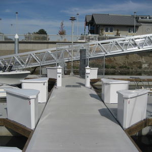 cassa di stoccaggio per pontile