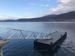 pontile galleggiante