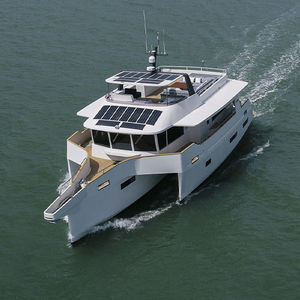 motor-yacht trimarano