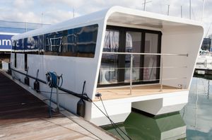 barca a motore house-boat catamarano