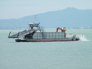 nave speciale anti-inquinamento