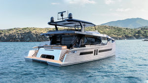 motor-yacht catamarano