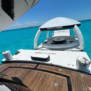gioco acquatico con piattaforma