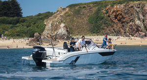 walkaround fuoribordo / con console centrale / da pesca sportiva / max. 10 persone