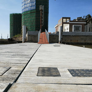 stazione di rifornimento galleggiante per marina