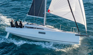 barca a vela da regata e crociera