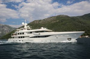 mega-yacht da crociera