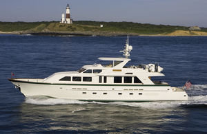motor-yacht da pesca / con fly / con scafo semiplanante / con 3 cabine