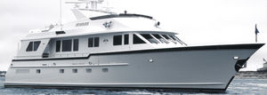 motor-yacht da crociera / con fly / dislocante / su misura