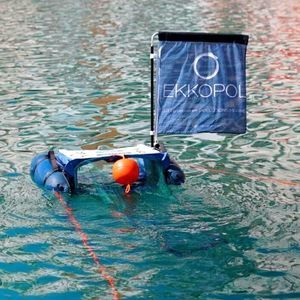 drone marino per la raccolta di rifiuti