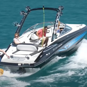 runabout fuoribordo