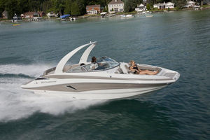 deck boat entrobordo