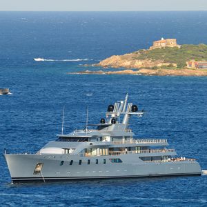 mega-yacht da crociera 1