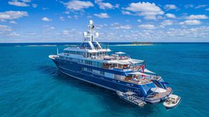 mega-yacht di lusso da crociera 1