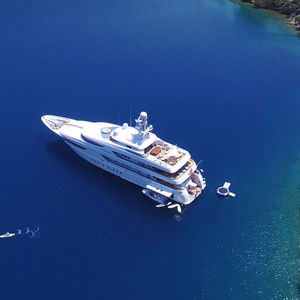mega-yacht di lusso da crociera 1