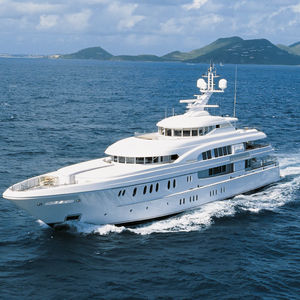 mega-yacht di lusso da crociera 1