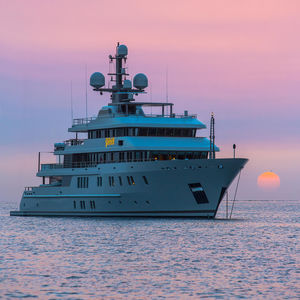 mega-yacht di lusso da crociera 1