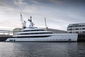 mega-yacht da crociera 1