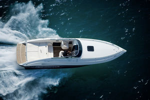 cabin-cruiser entrobordo