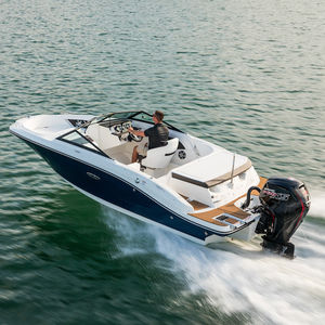 runabout fuoribordo / con dual console / bow-rider / da pesca sportiva