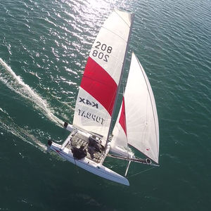 catamarano sportivo da turismo / singolo / multiplo / con trapezio doppio