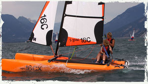 catamarano sportivo per scuola