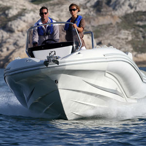 gommone fuoribordo / semirigido / con console laterale / open