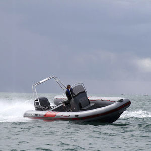 gommone fuoribordo / bimotore / RIB / con console centrale