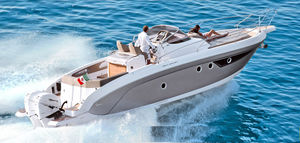 cabinato fuoribordo / bimotore / open / con console centrale