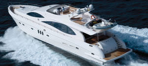 motor-yacht da crociera / con fly / con scafo semiplanante