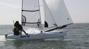 catamarano sportivo da turismo