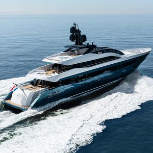 mega-yacht da crociera / con cabina di pilotaggio / in alluminio / con scafo semiplanante