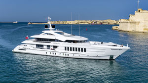 mega-yacht da crociera