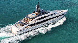 mega-yacht da crociera