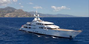 mega-yacht sportivo