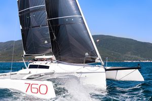 trimarano / da crociera / con poppa aperta / con 1 cabina