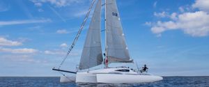 trimarano / da regata e crociera / con poppa aperta / con 1 cabina