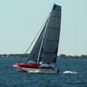 trimarano / da regata / con poppa aperta / in carbonio