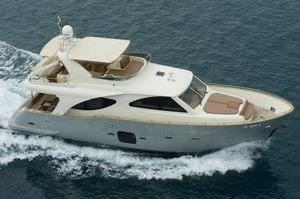 motor-yacht da crociera / con fly / con scafo semiplanante