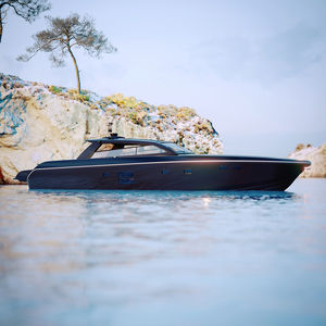 motor-yacht da crociera / hard-top / in linea d'asse / con scafo planante
