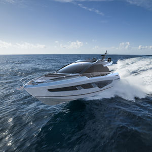 motor-yacht sportivo / classico / hard-top / con 3 cabine