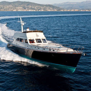 motor-yacht tradizionale