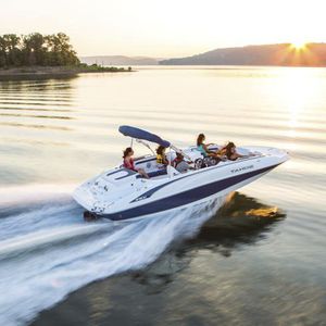 deck boat entrobordo