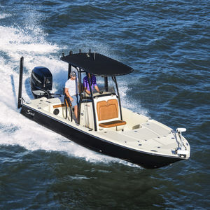 bay boat fuoribordo / con console centrale / da pesca sportiva / max. 8 persone
