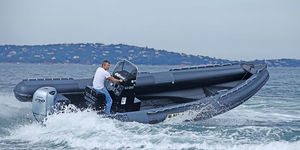 barca di supporto per immersioni