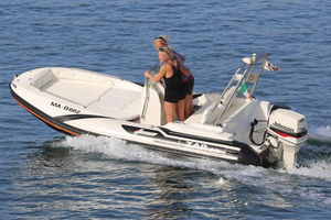 gommone fuoribordo / semirigido / con console centrale / max. 7 persone