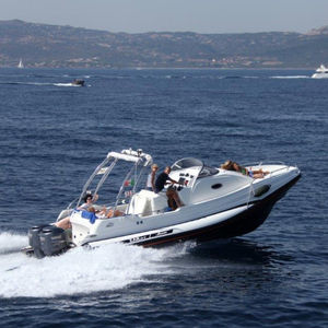 gommone fuoribordo / bimotore / semirigido / con console centrale