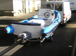 gommone a idrogetto / semirigido / con console centrale