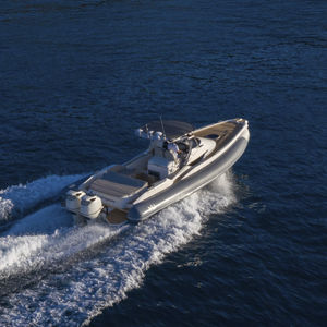 gommone fuoribordo / bimotore / semirigido / con console centrale