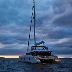 sailing-yacht catamarano